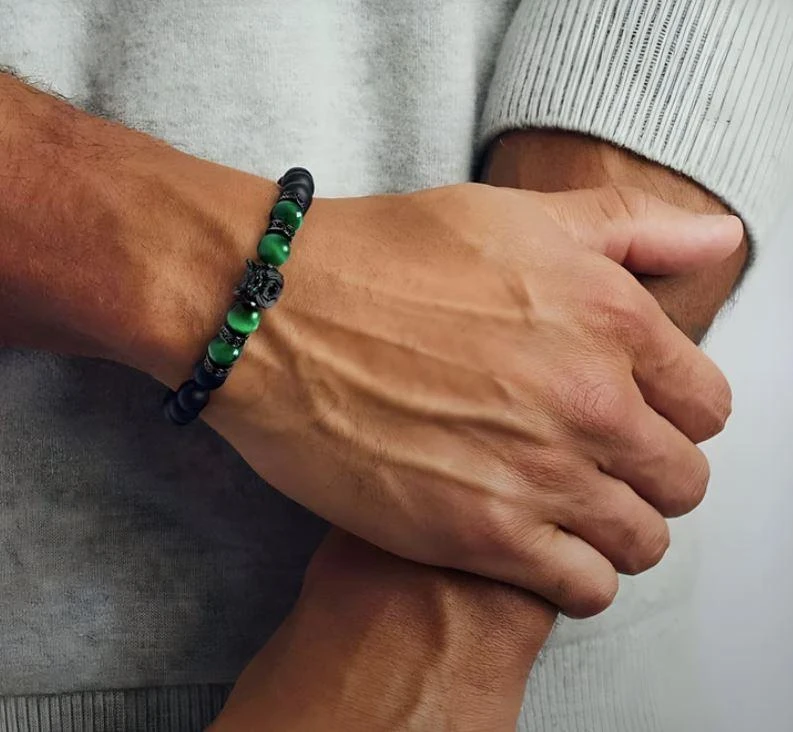 Bracelet homme pierre de lave tête de loup et perles vertes 2897 à 8.99€
